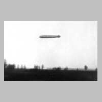 107-0028 Zeppelin ueber Toelteninken.jpg